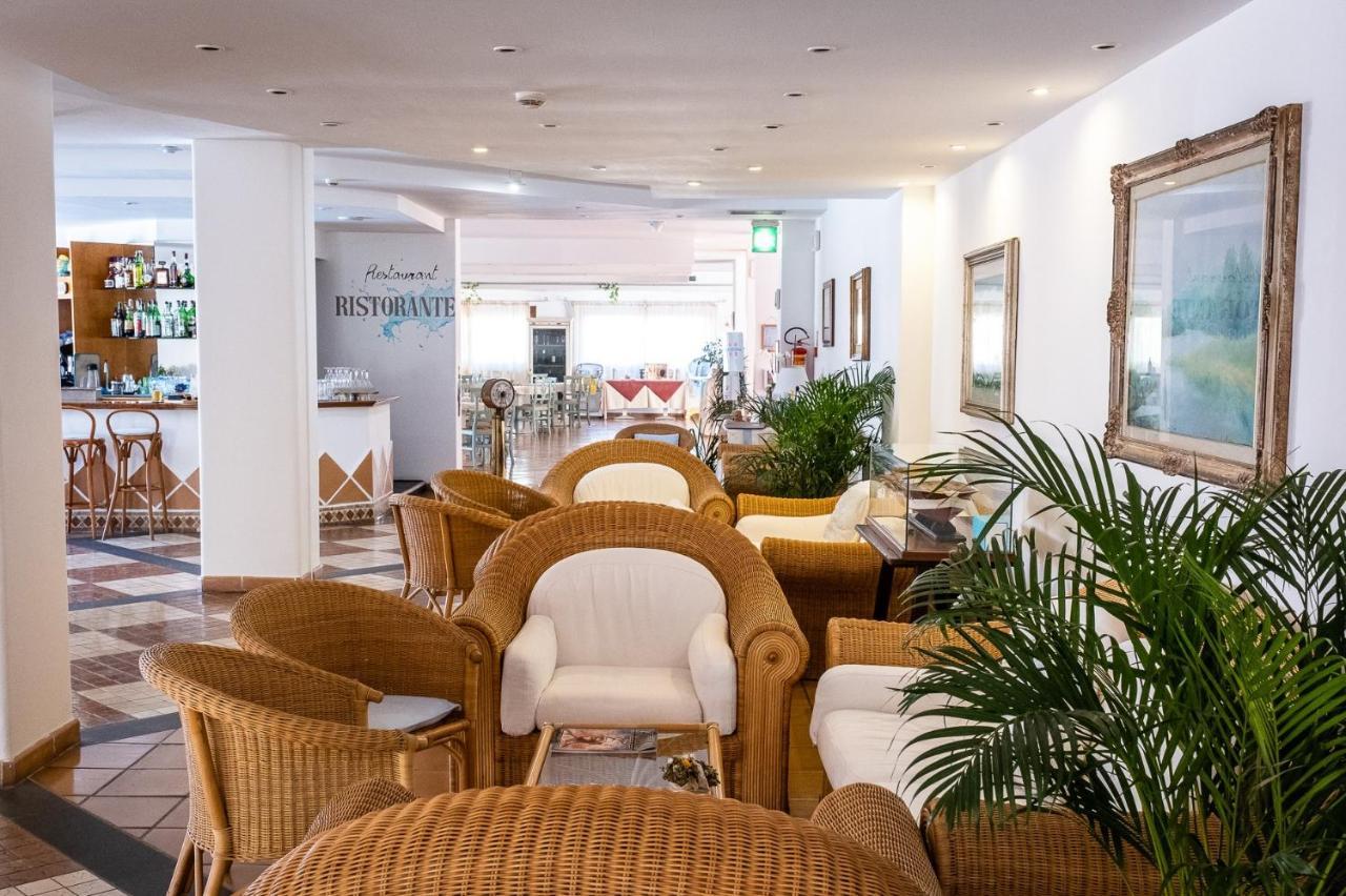 Hotel Corallaro Санта Тереза Галура Екстериор снимка