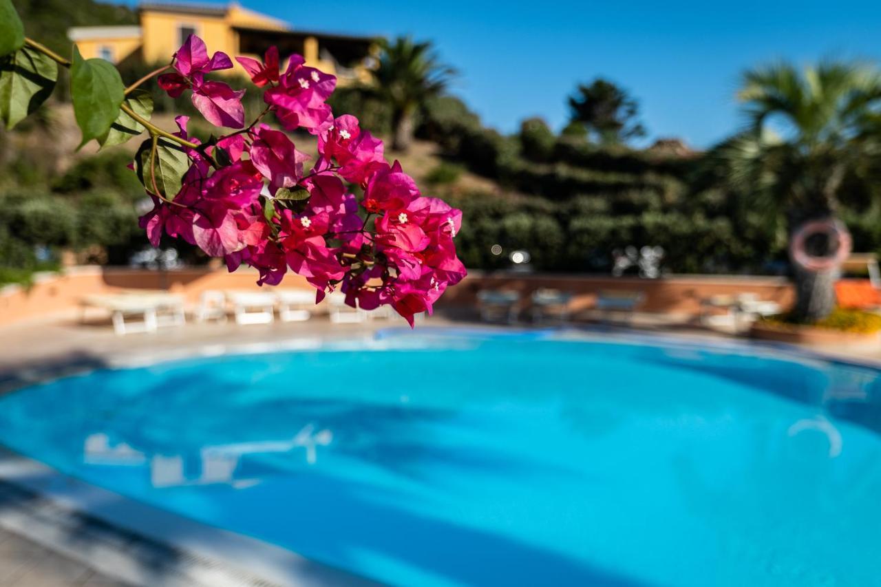 Hotel Corallaro Санта Тереза Галура Екстериор снимка
